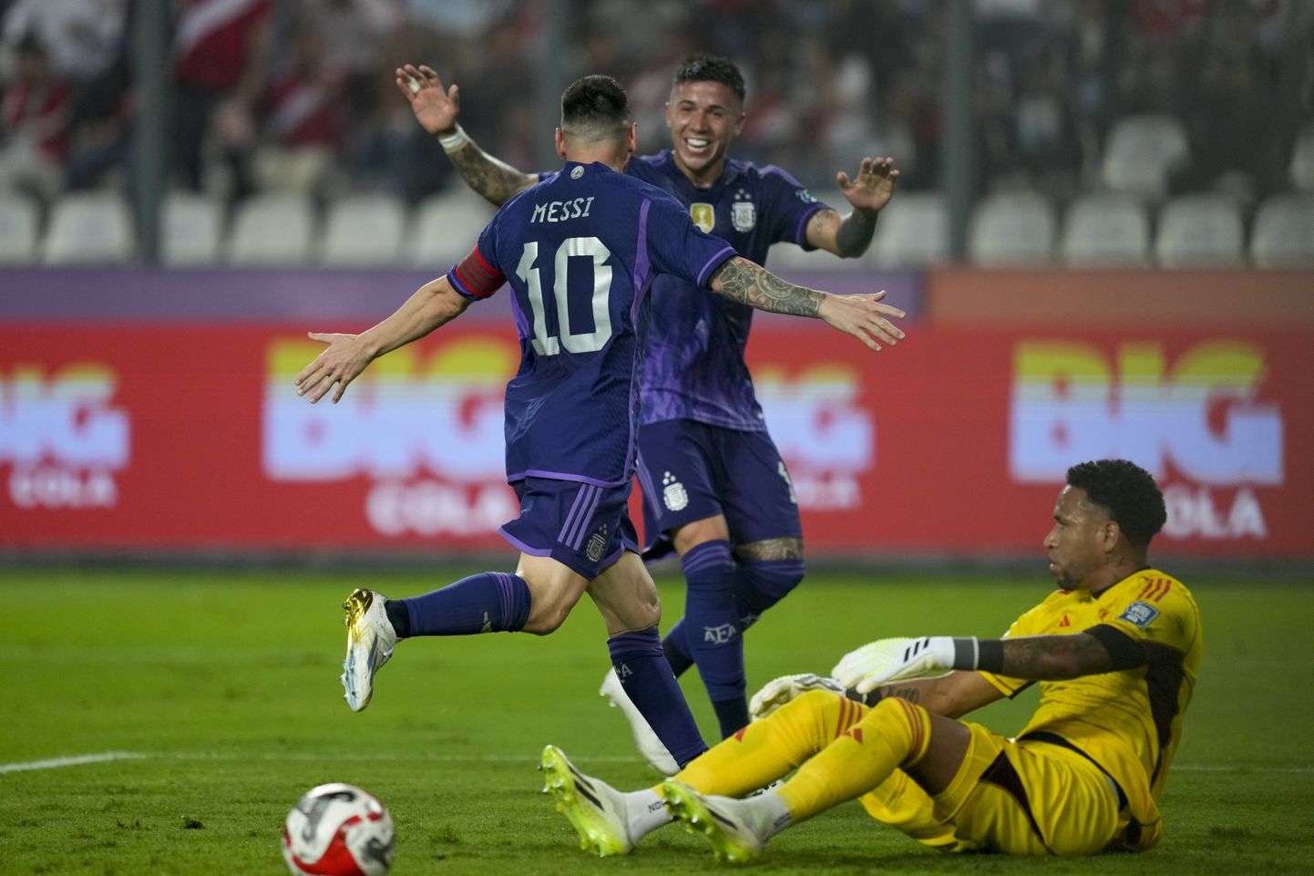 Lionel Messi (nr 10) on just löönud Argentina teise värava mängus Peruuga.