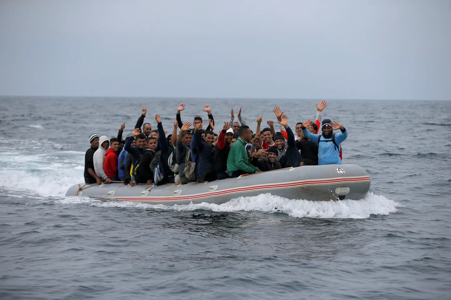 Marokost teed alustanud migrandid teel üle Gibraltari väina Hispaaniasse.