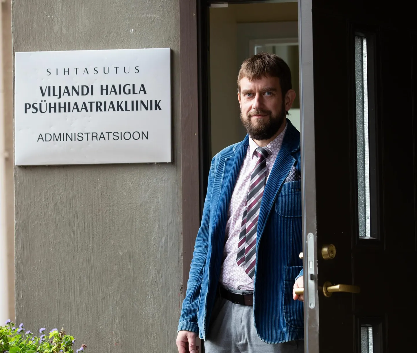 Viljandi haigla psühhiaatriakliiniku kollektiiv on viimase viie aasta jooksul märkimisväärselt kasvanud. Siiski tuleb vaimse tervise õe vastuvõtule pääsemiseks oodata mitu kuud. Kliiniku juhataja Madis Parksepp rõhutas, et väga tähtis on ennetustöö.
