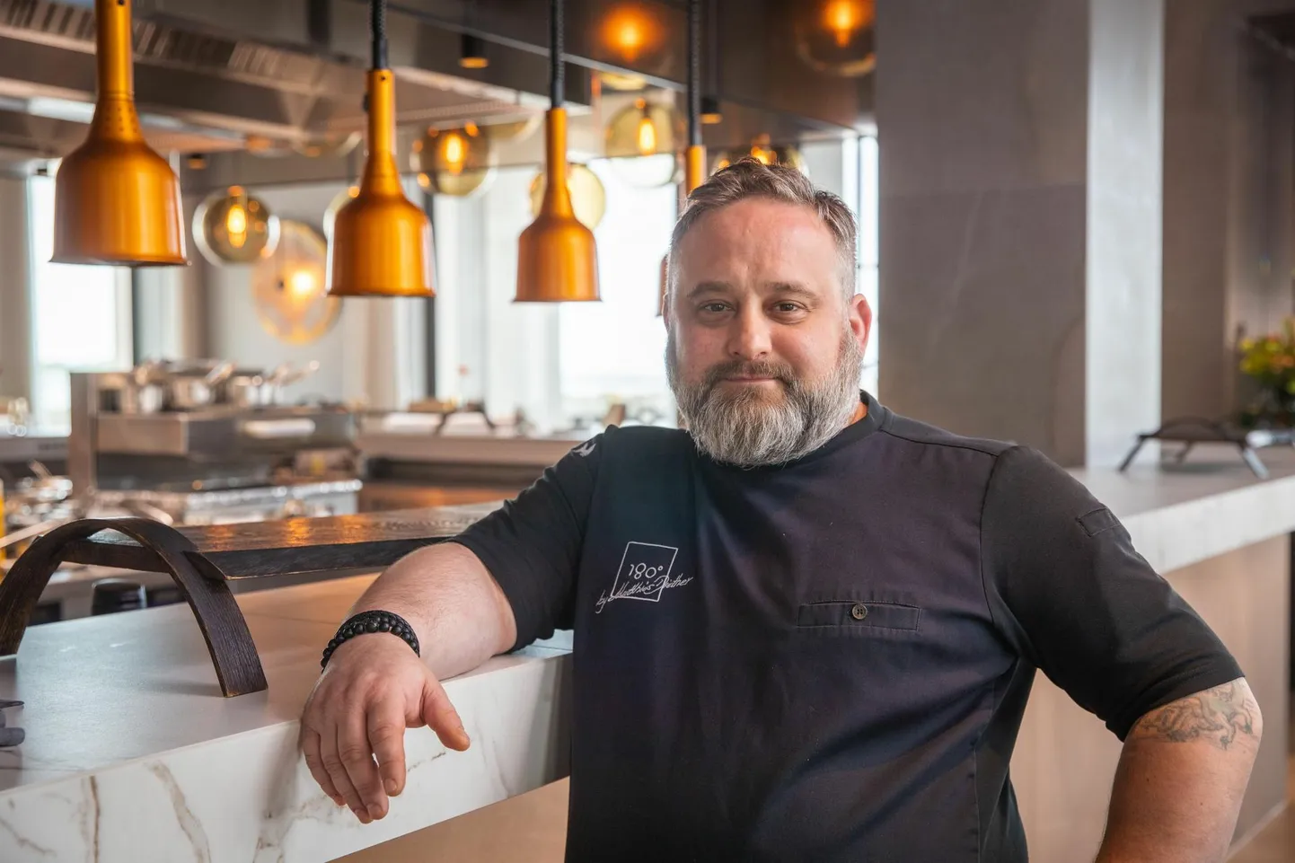 Michelini tärniga pärjatud Restoran 180° (180 kraadi) Noblessneris. Pildil peakokk Matthias Diether.
