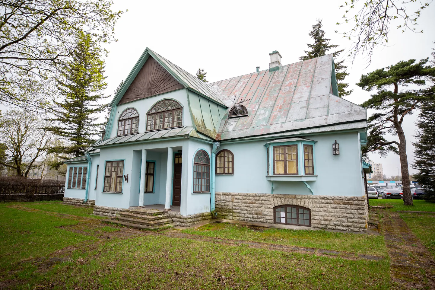Linnafirmale kuuluv villa.