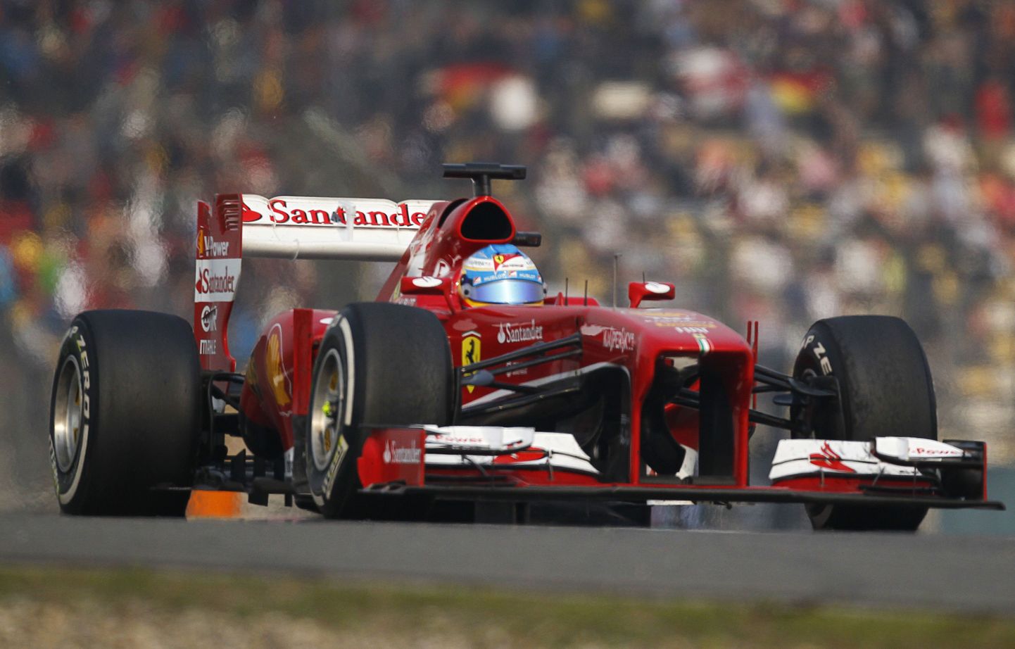 Hiinas peetud vormel-1 hooaja kolmanda etapi võitis Ferrari piloot Fernando Alonso.