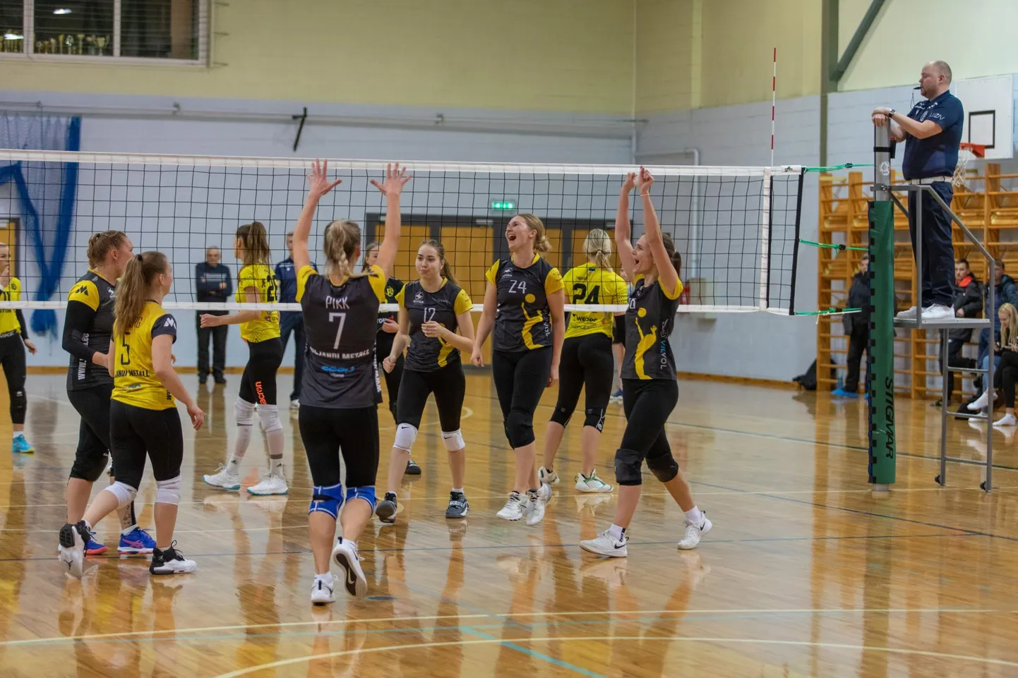 Viljandi Metalli naiskond alistas nädalavahetusel Eesti karikavõistluste poolfinaalseerias Rae Spordikooli / Viastoni 3:1, 3:0.