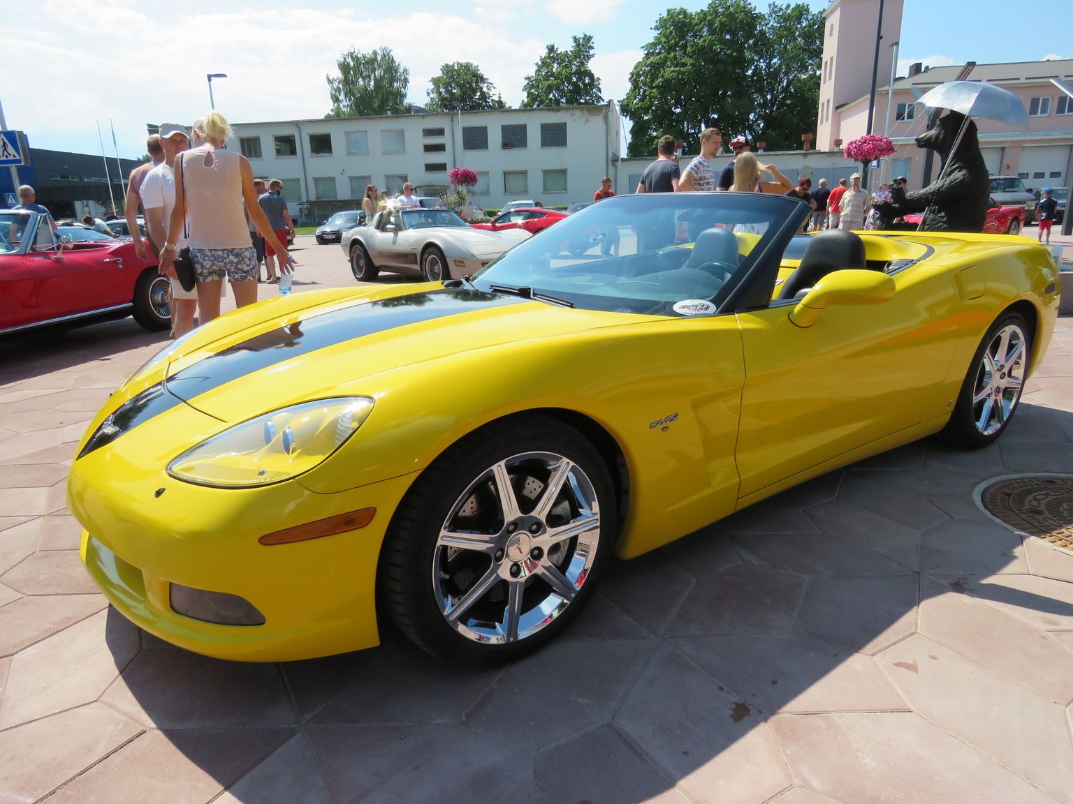 Laupäeval nägi Otepää keskväljakul Ameerika päritolu sportautode näitust, mille korraldas Eesti Corvette klubi.