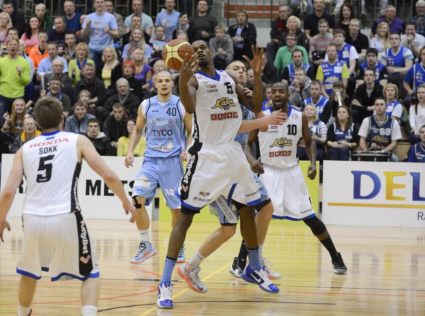 Tanel Sokk (vasakul), Frank Elegar (nr 15) ja Tyshawn Abbott (nr 10) olid Kalevi võidu põhiarhitektid.