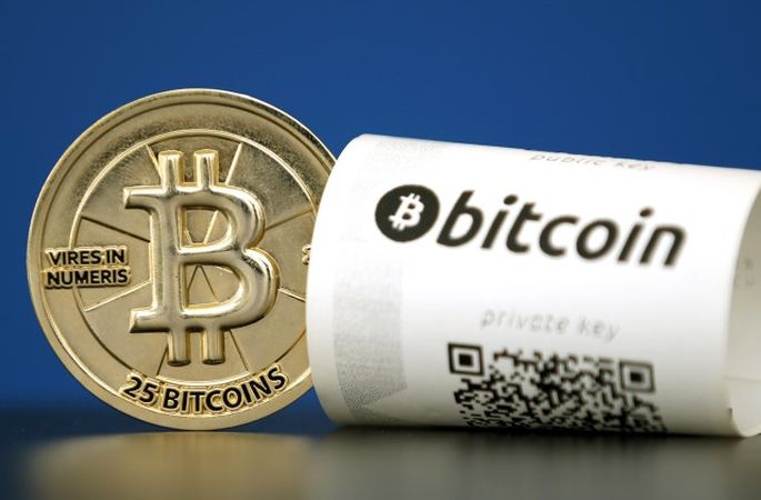 bitcoins var izsekot binārās opcijas virs vai zem