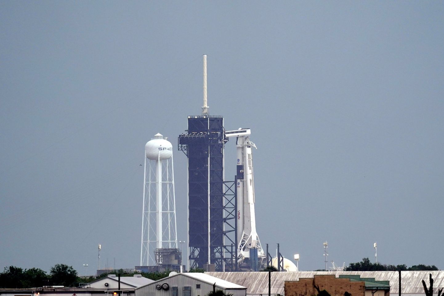 SpaceX-i rakett stardiplatvormil.