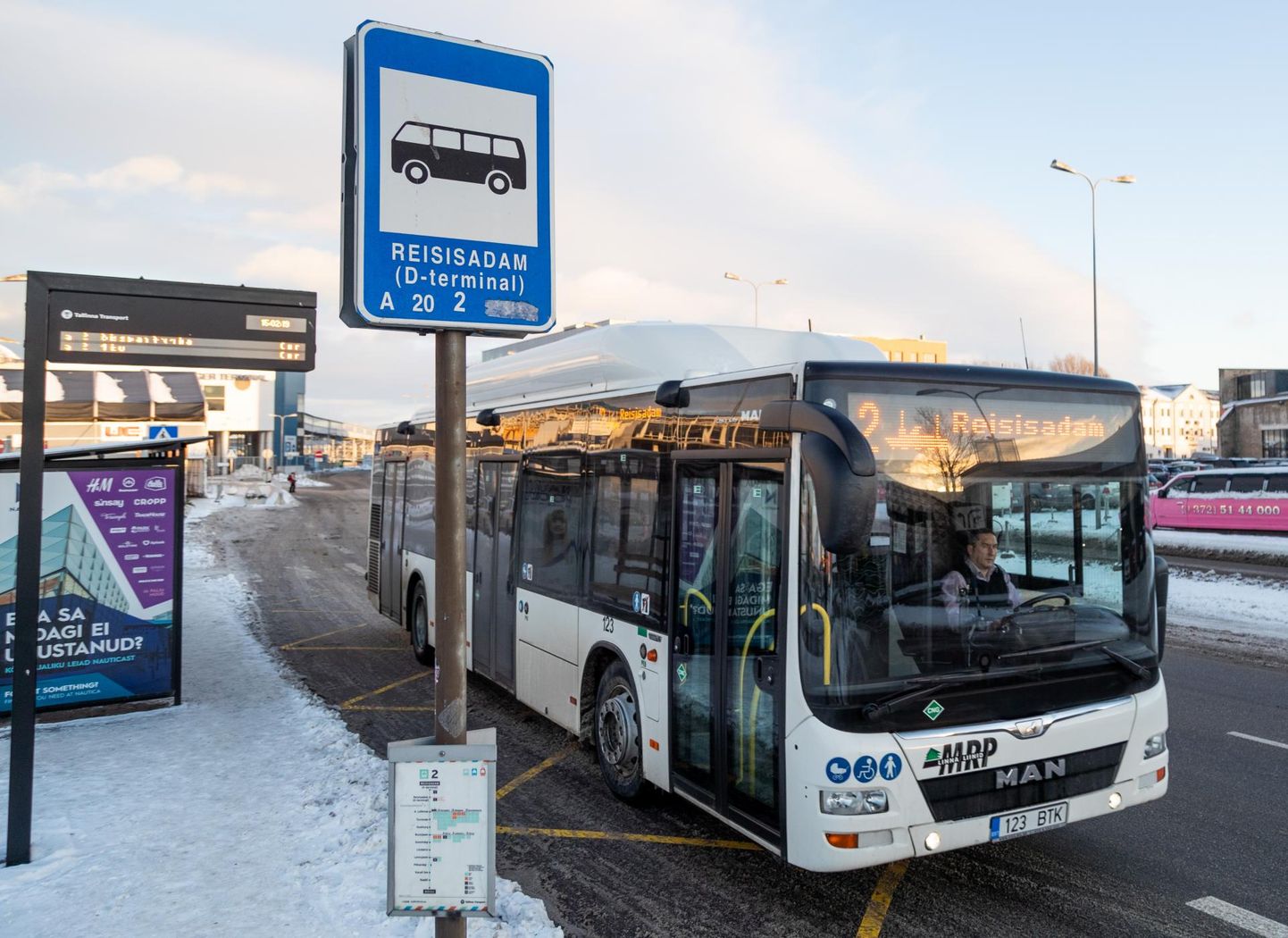 MRP 2. liini buss Tallinna sadama D-terminalis.