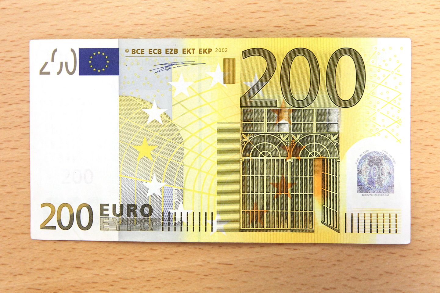 200-eurone rahatäht. Foto on illustreeriv.