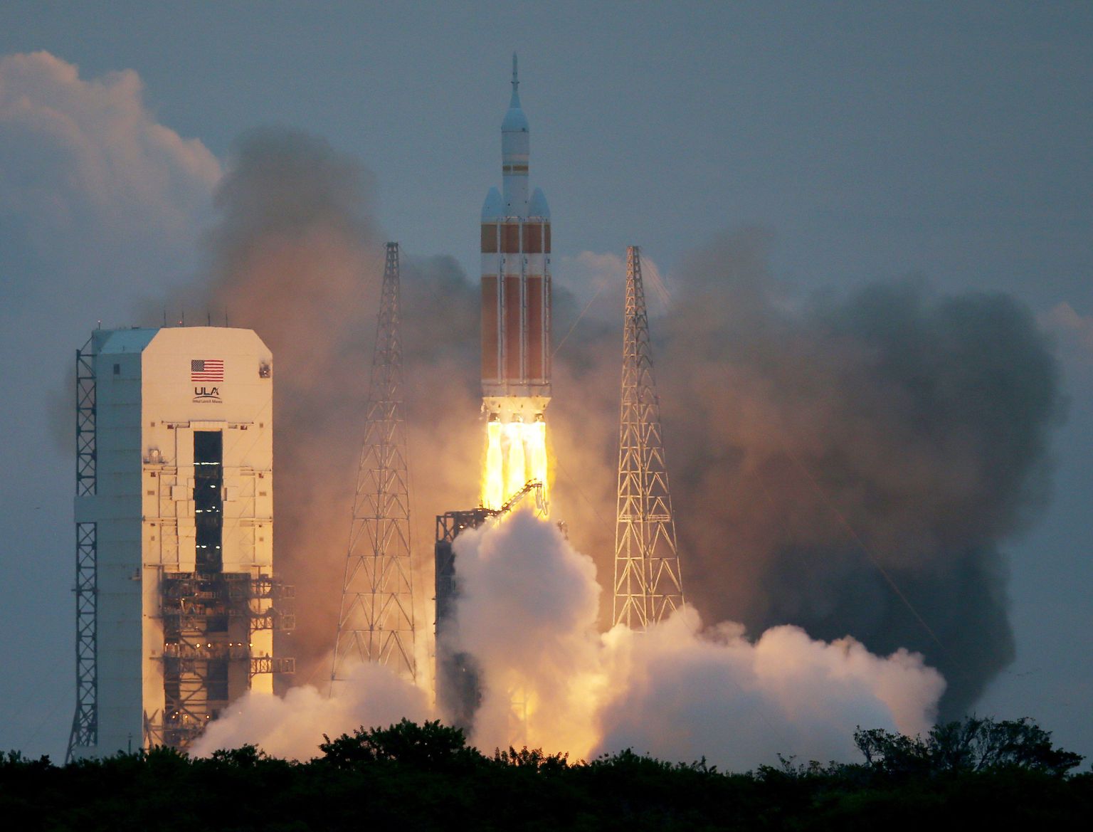 Eile tuli kosmosekapsel Orioni start küll mitu korda edasi lükata, ent täna õnnestus see esimesel katsel.