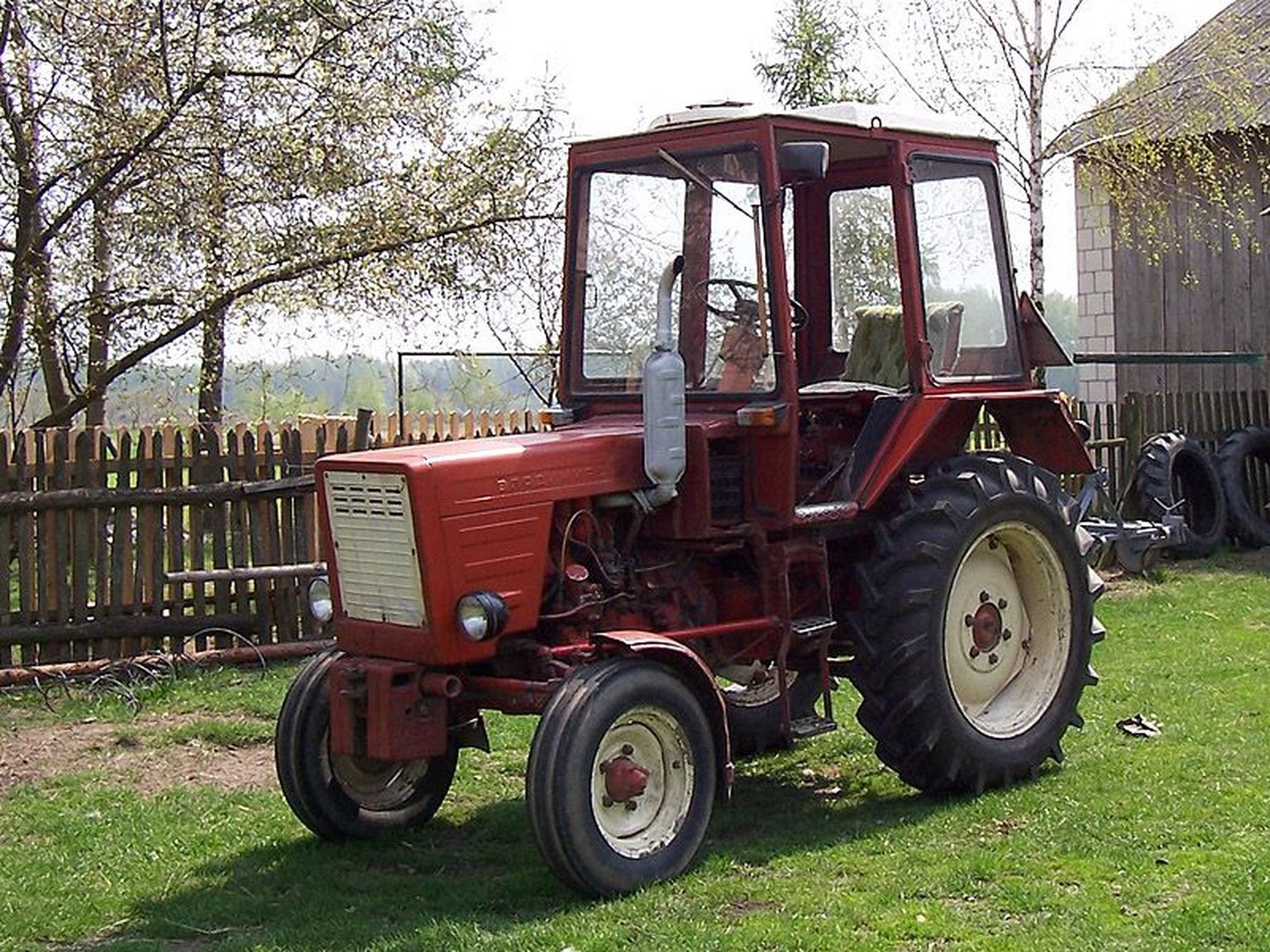 Traktor T-25