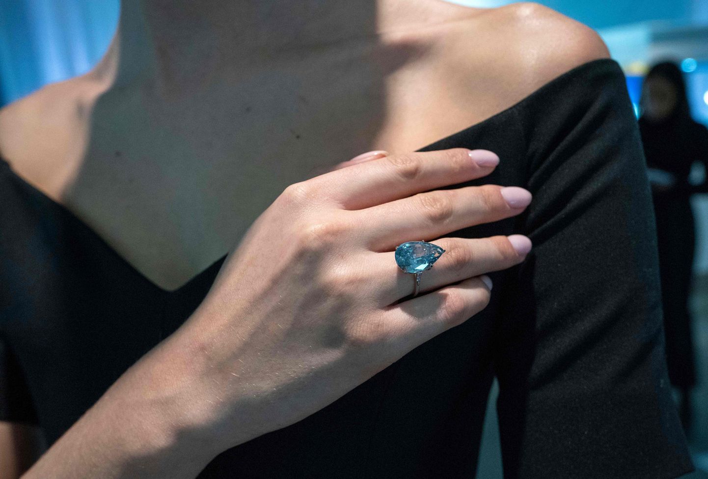10 karātu zilā dimanta gredzens, kas piederējis Frenka Sinatras sievai