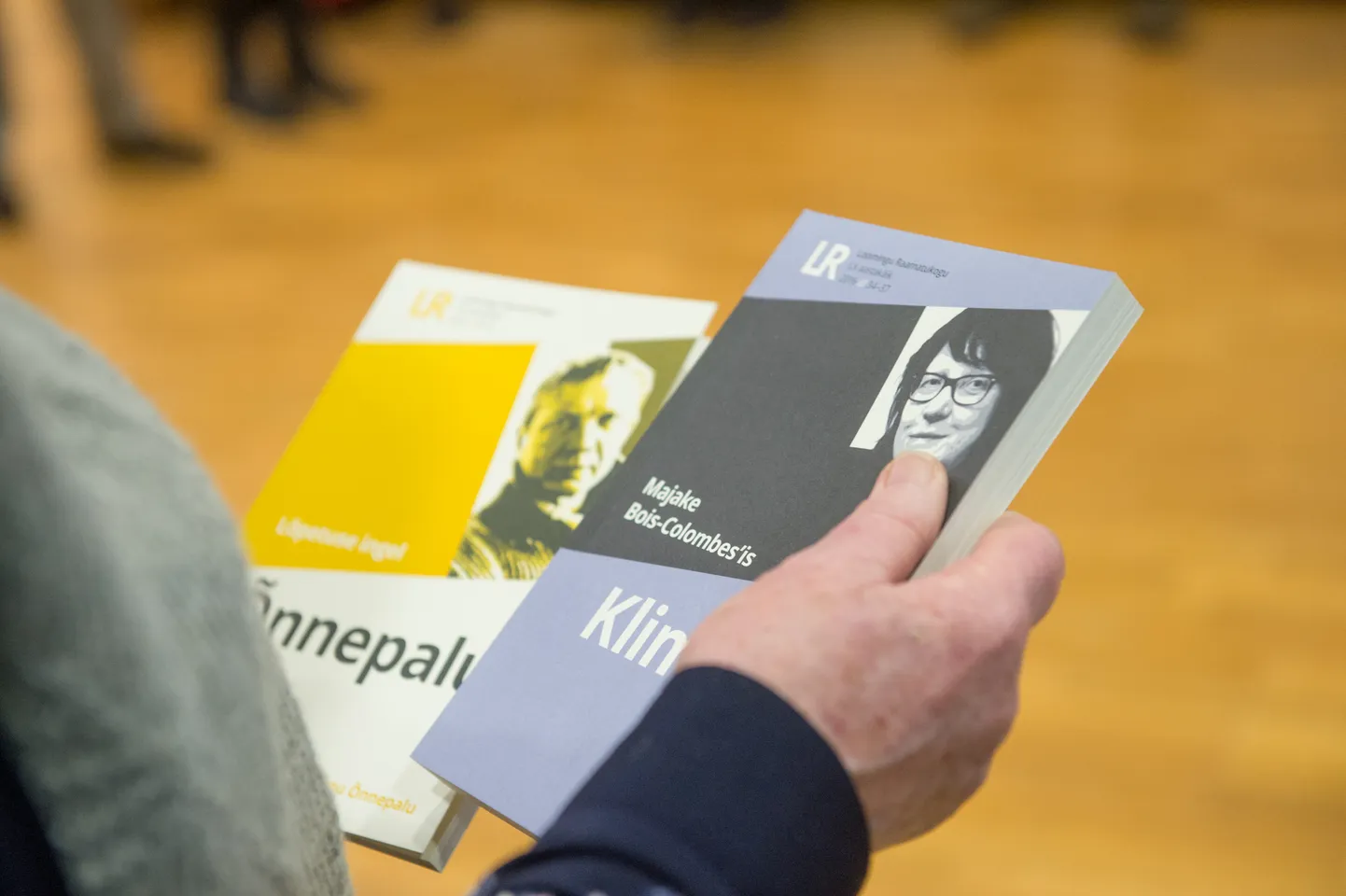 Foto Loomingu Raamatukogu juubelinäituselt.