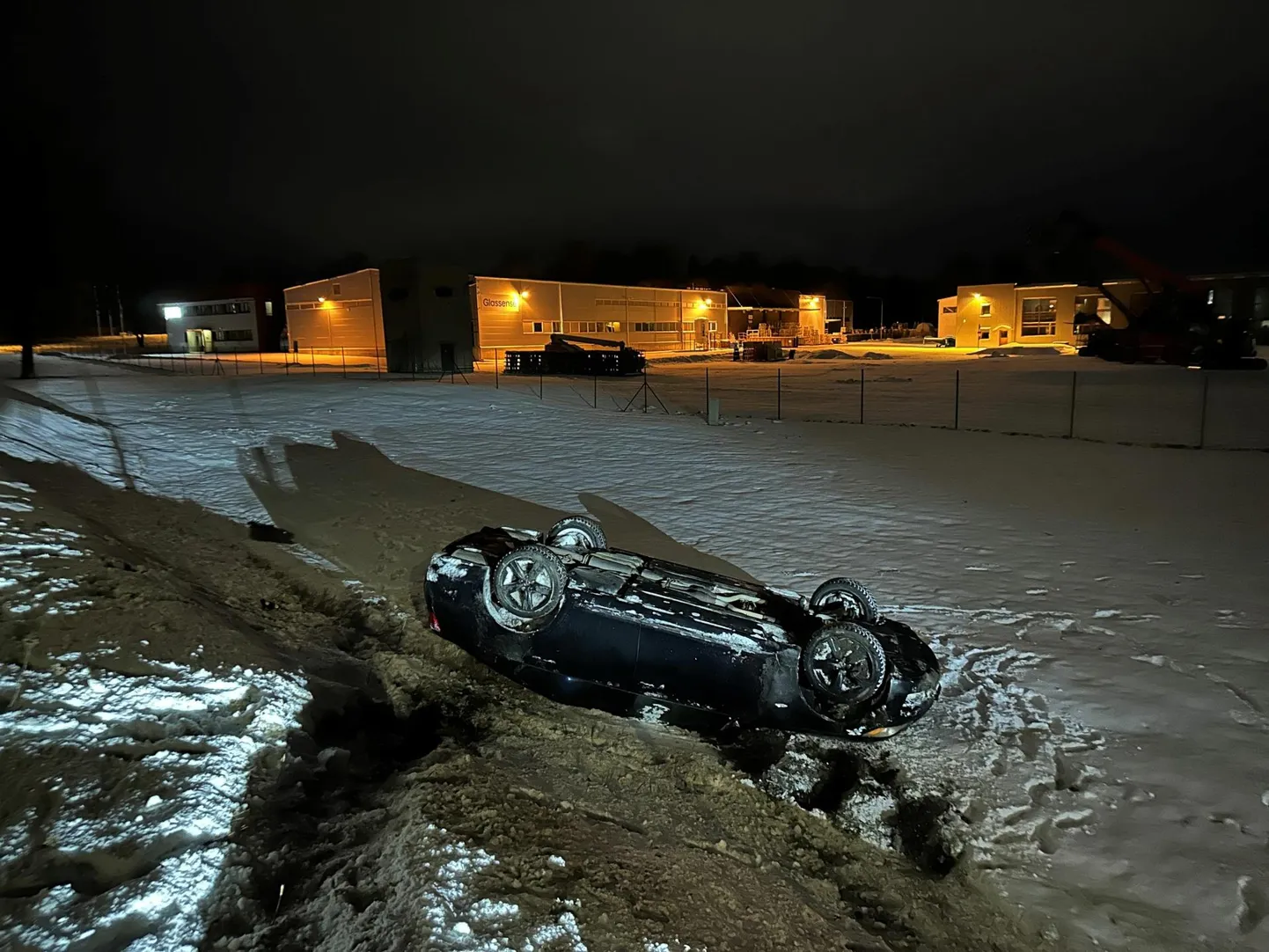 25 декабря автомобиль Lexus 300 выехал в кювет возле Sämmi Grill на старой трассе Таллинн-Тарту в поселке Мяо города Пайде.