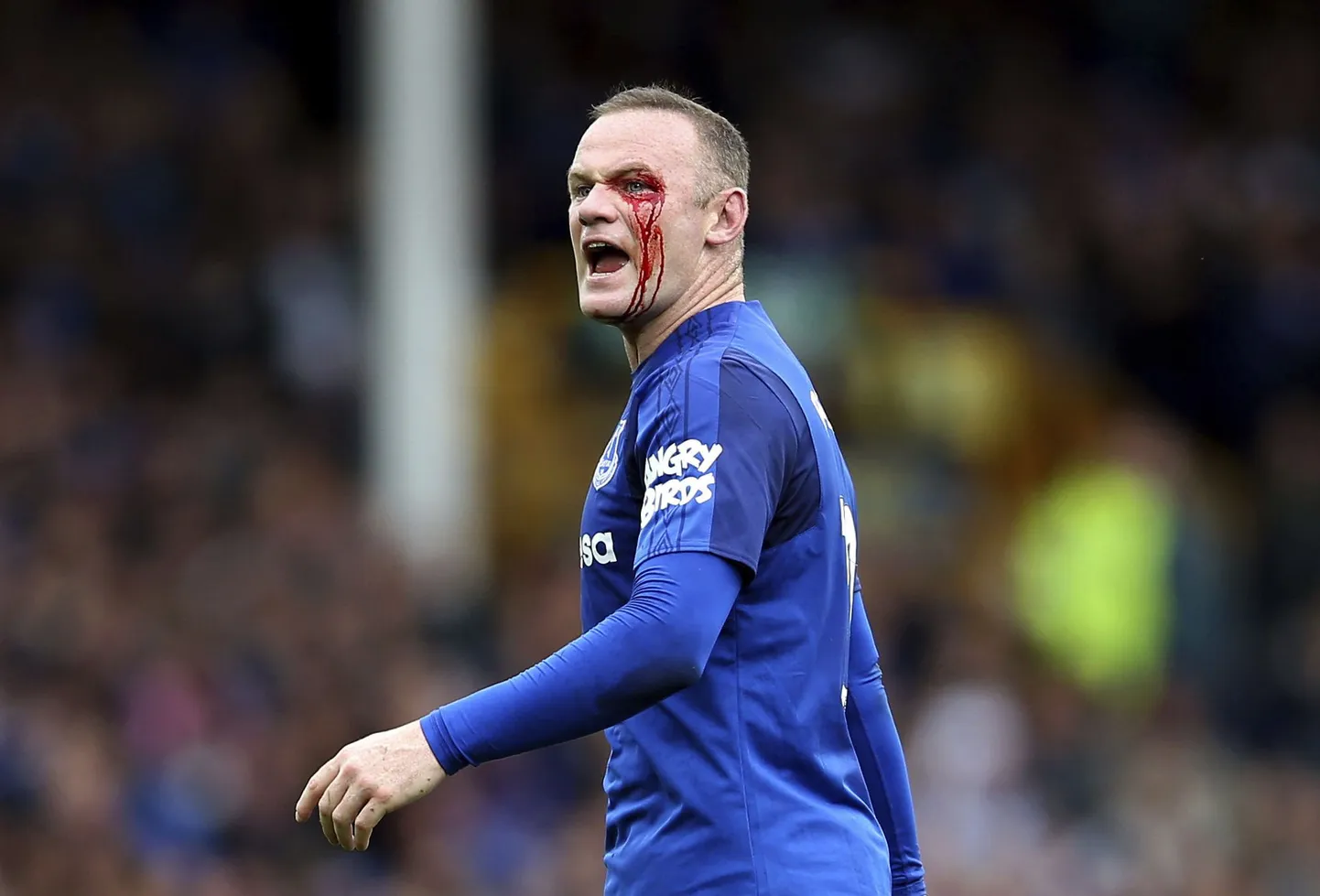 Wayne Rooney sai mängus Bournemouthiga viga. Mehe särgi vasakul varrukal ilustseb uue sponsori logo.