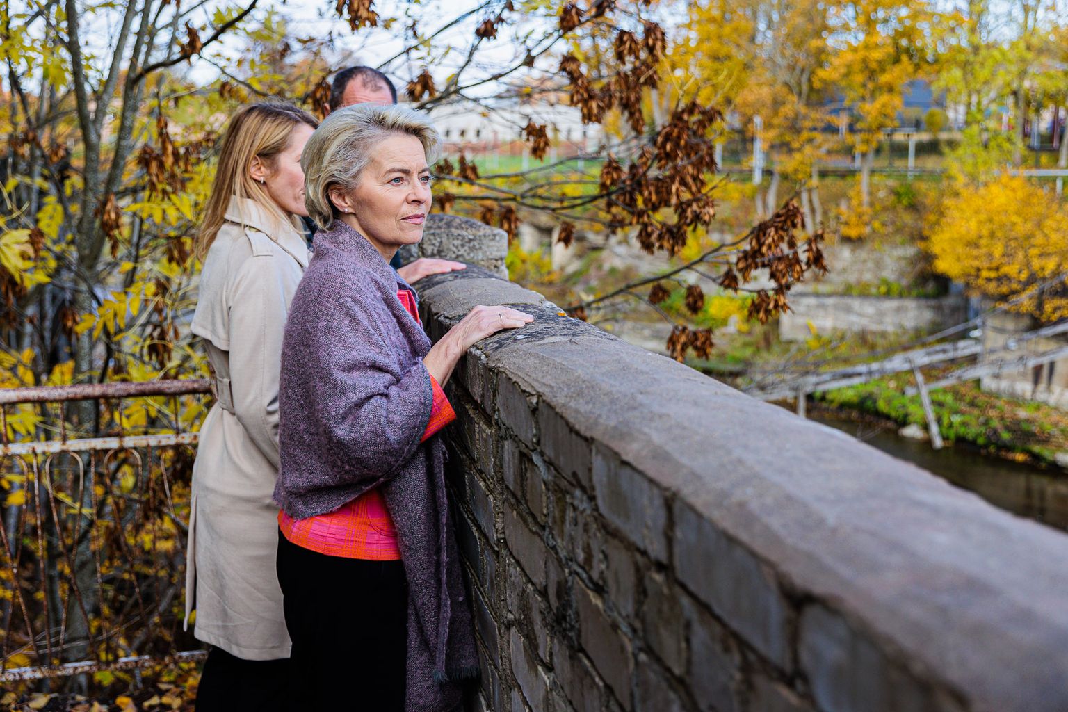 Ursula von der Leyen seisis Narva jõe kuiva sängi juures, kus Euroopa Liitu lahutab Venemaast vaid 30 meetrit.