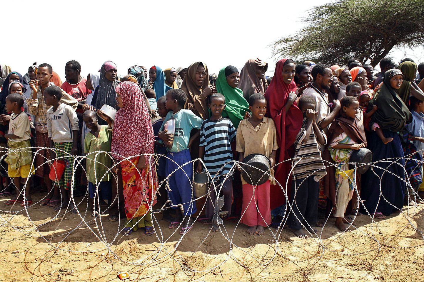 Голодающие африканцы в сомалийском лагере беженцев Бадбадо.