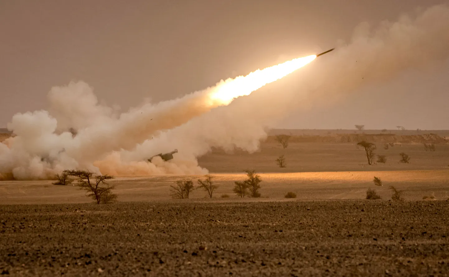 USA M142 High Mobility Artillery Rocket System (HIMARS) kanderaketid 2021. aasta juunis sõjaväeõppustel.