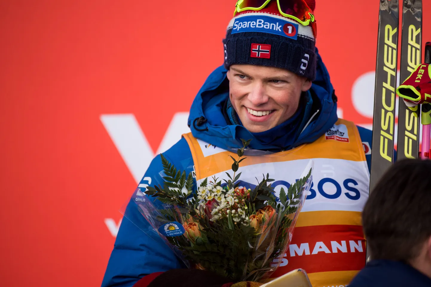 180316 Johannes Hosflot Klaebo, Norge (etta) under prisutdelningen efter finalen i sprint under Svenska Skidspelen den 16 mars 2018 i Falun. *** 180316 Johannes Hosflot Klaebo Norway one in the award ceremony after the final in the sprint during the Swedish Ski Games March 16, 2018 in Falun PUBLICATIONxNOTxINxDENxNORxSWExFINxAUT Copyright: SIMONxHASTEGARD BB180316SH150