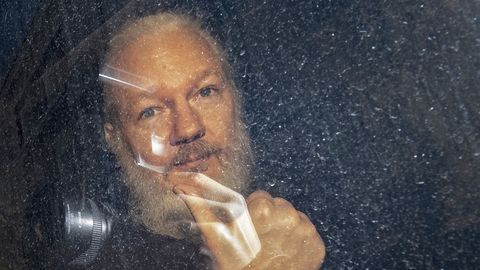 Arstid: Julian Assange’i tervis on nii halb, et ta võib vanglas surra