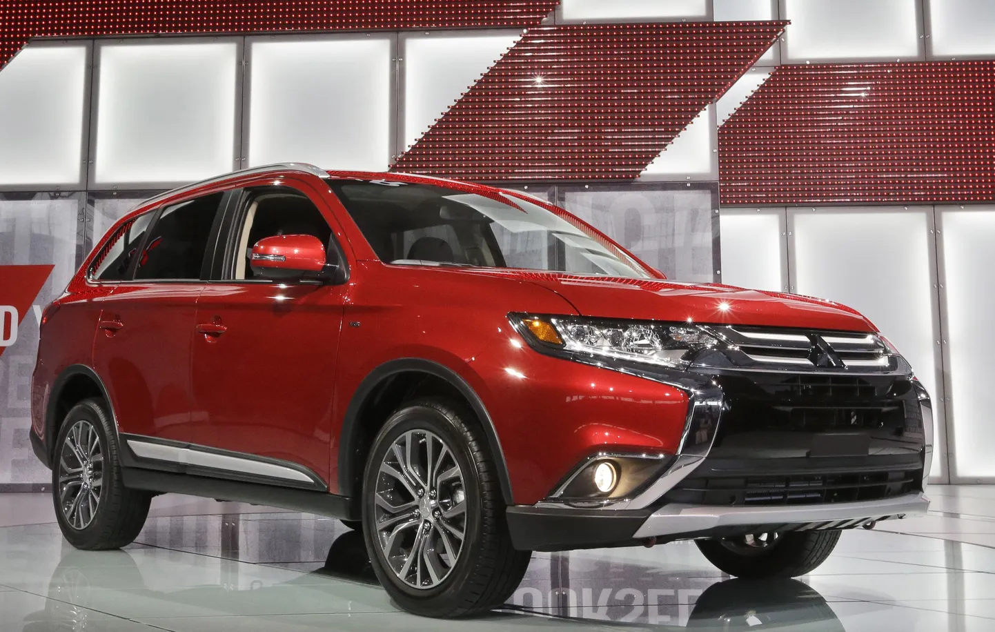 Uus Mitsubishi Outlander New Yorgi autonäitusel aprilli alguses.