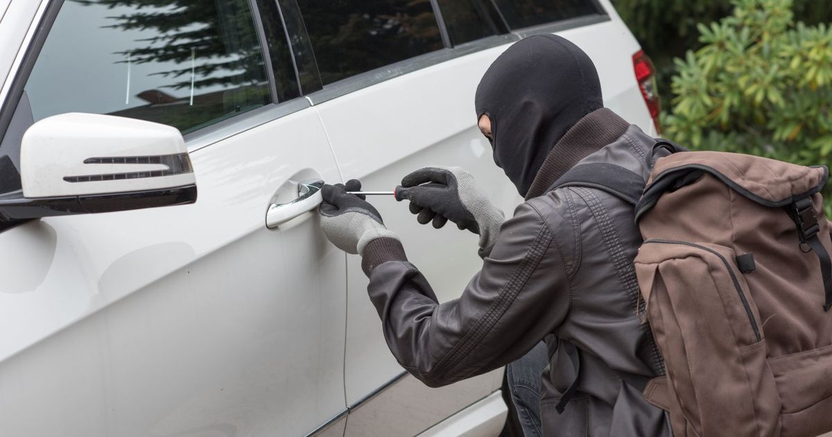 Кража автомобиля. Автомобильные угон защиты гранд. Пример угона. Угон авто. Угонщики автомобилей.