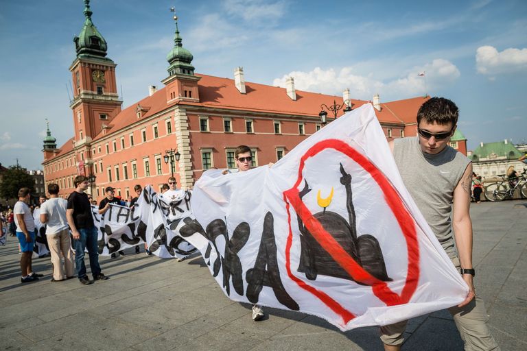 Poola paremäärmuslased 2015. aastal pagulaste vastuvõtmise vastu protestimas. Foto:  AFP PHOTO / WOJTEK RADWANSKI / Scanpix