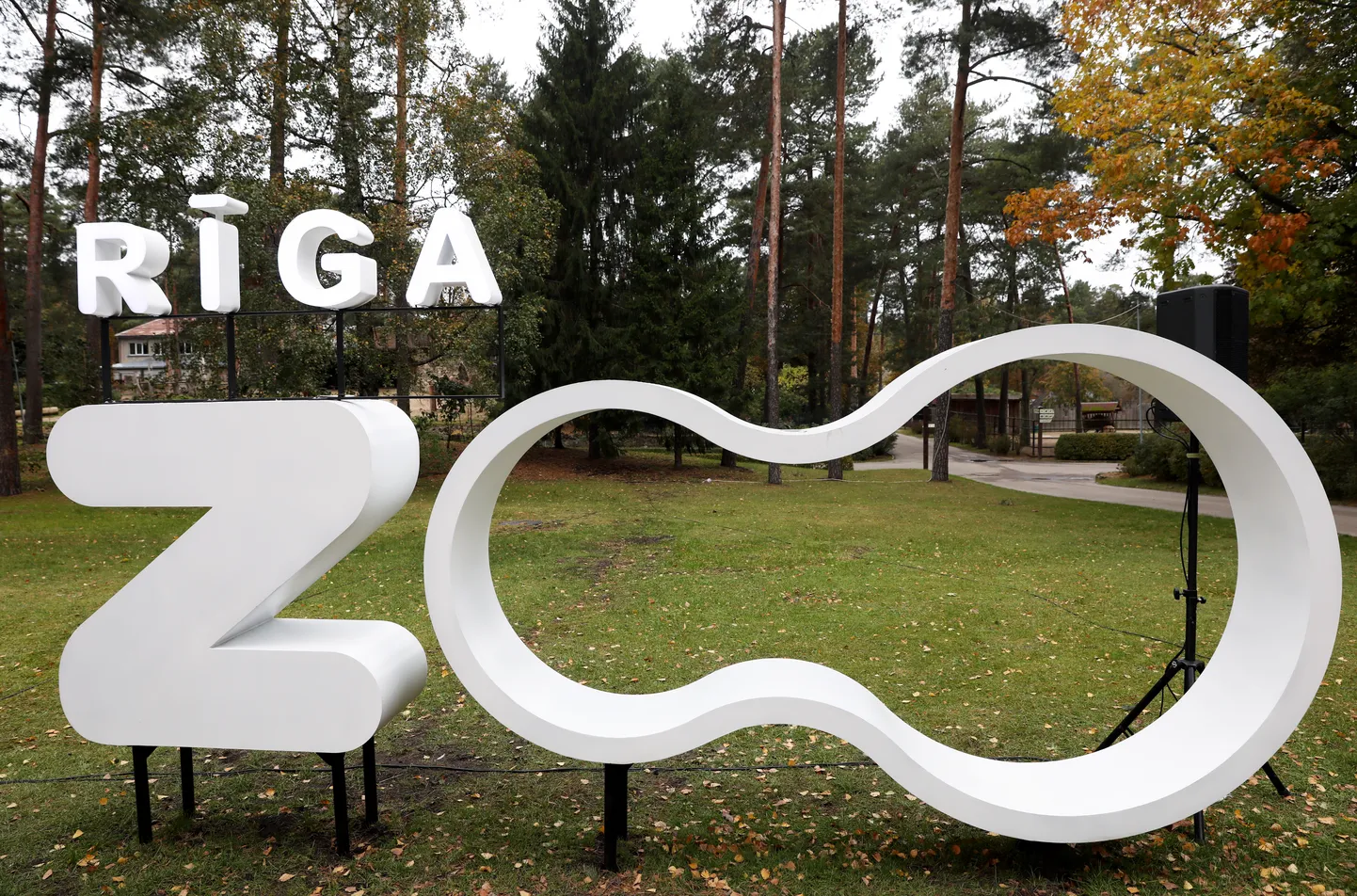 Rīgas Zooloģiskajā dārzā notiek pasākums, kurā tiek noskaidrots 2023. gada raženākais Latvijas ķirbis.