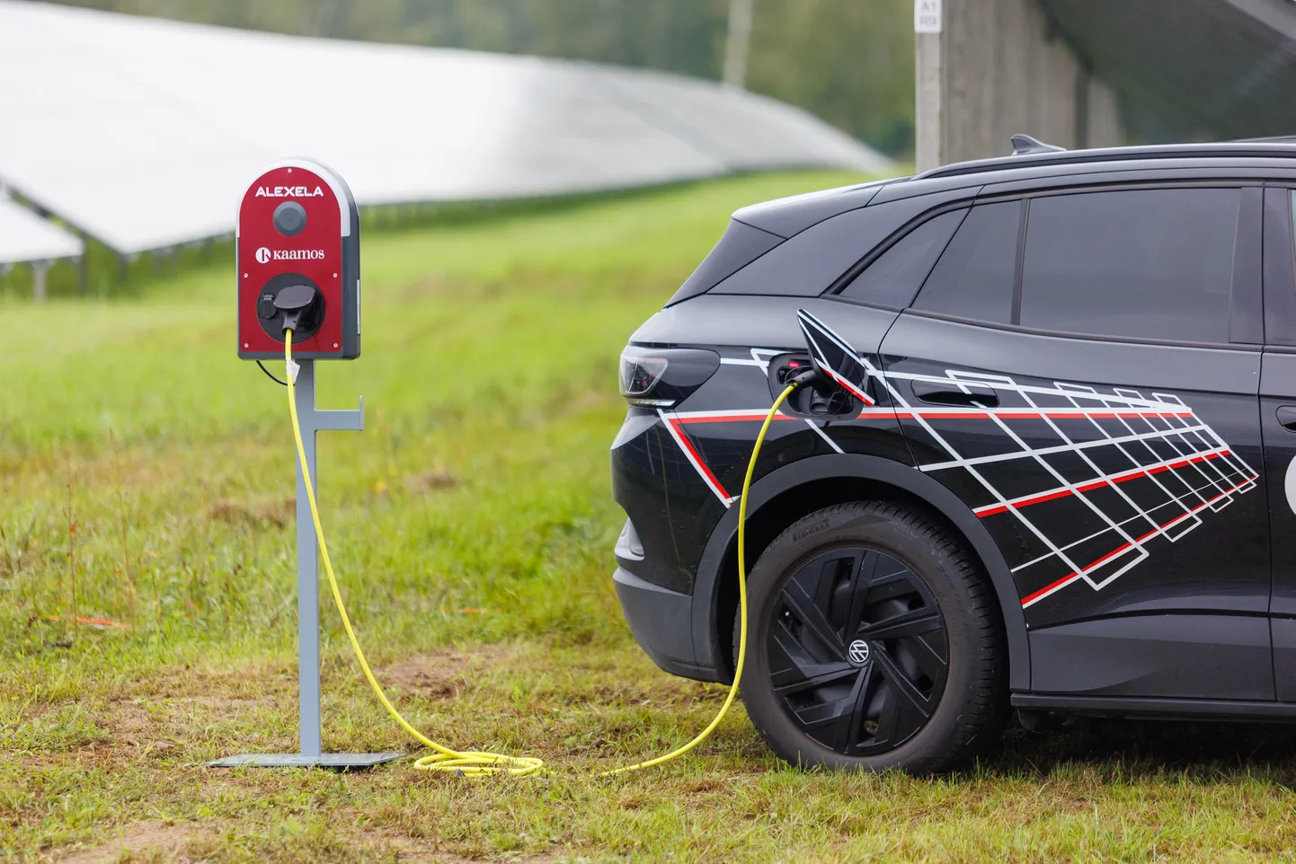 Räpina vallas Ruusal on vastselt valminud Lõuna-Eesti üks suuremaid päikeseparke, mille koguvõimsus on 10,5 MW.
