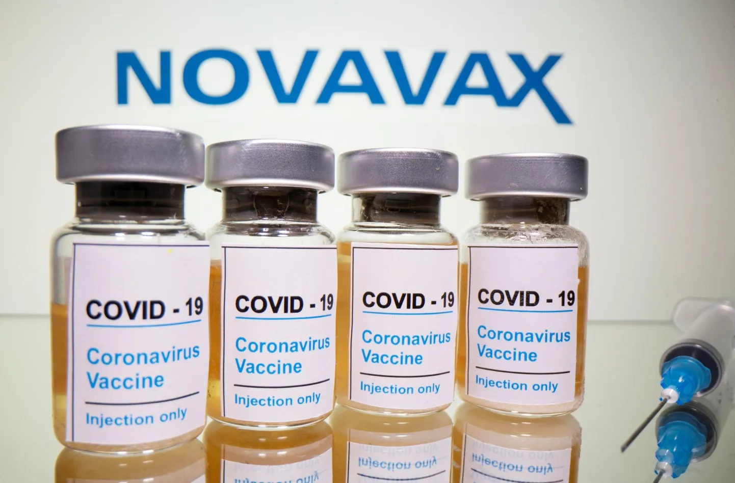 Novavaxi vaktsiinid, mis õpetab immuunsüsteemile, kuidas valmistada antikehasid SARS-CoV-2-e ogavalgule, mida patogeen kasutab inimese rakkude külge kinnitumiseks, jõuavad kasutusloa saamise korral ka Eestisse. 