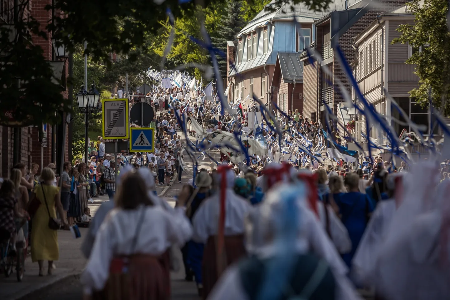 Tartu laulupeo rongkäik alustab Vabaduse puiesteelt, lookleb sealt läbi kesklinna Jakobi mäele ning suundub siis mäest üles laululavale.