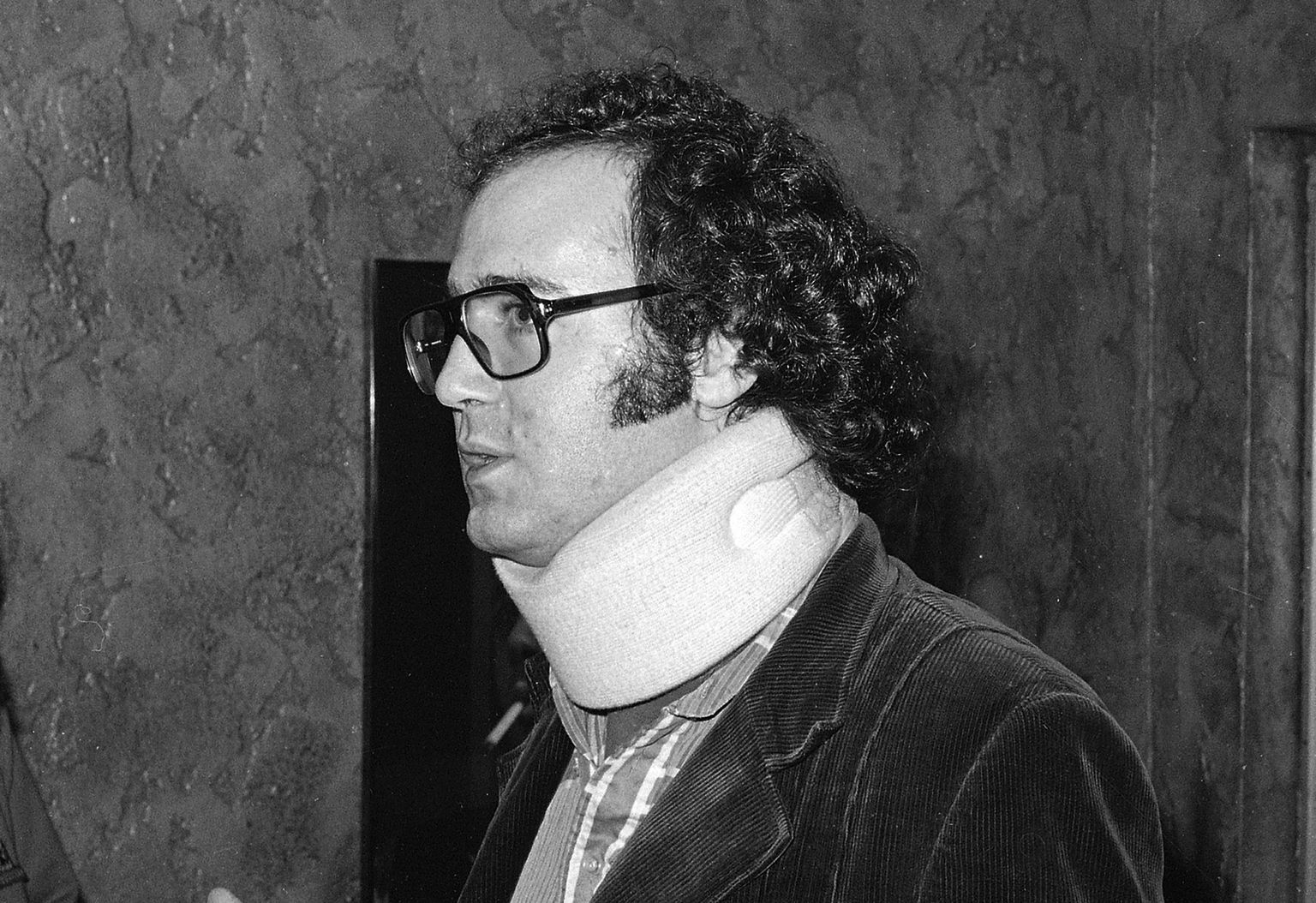 Koomik Andy Kaufman 1982. aastal New Yorgis kaelatoega.