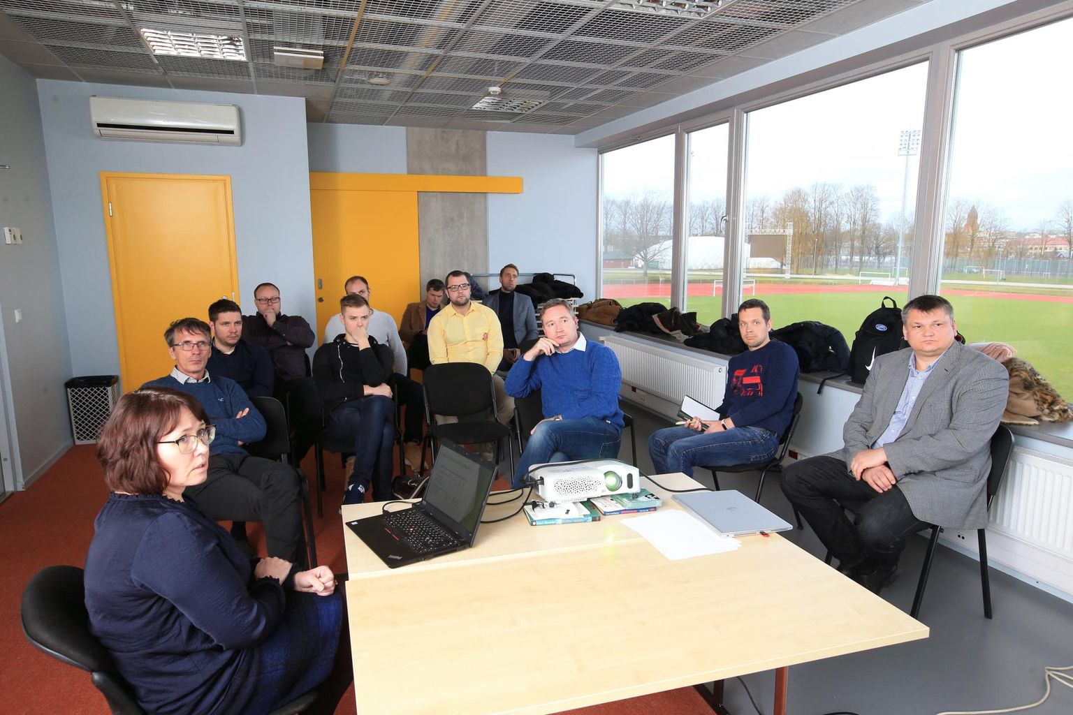 Tartu linnavalitsuse ja jalgpalliklubid esindajad rääkisid eile Tamme staadioni koosolekuruumis Annelinna kerkiva jalgpallihalliga seotud ootustest ja lootustest.