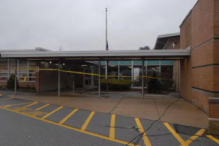 Connecticuti Newtoni Sandy Hooki kool, kus 2012. aastal leidis aset tulistamine