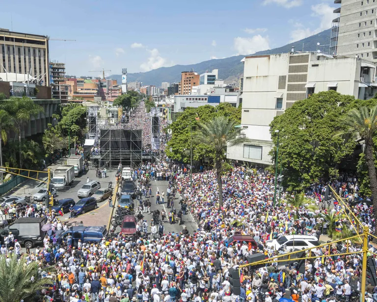 Maduro- vastased meeleavaldajad Venezuela pealinna Caracase tänavail.