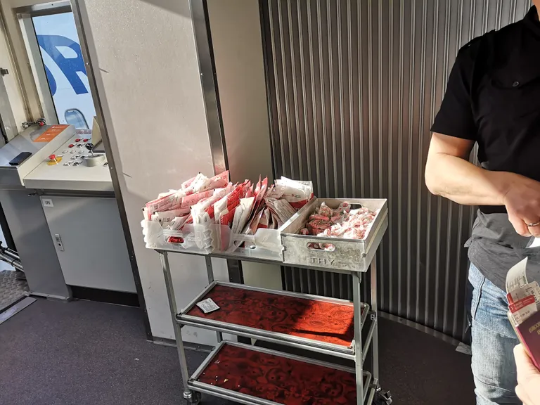 Maskide jaotamine 26. mail Tallinn-Istanbul lennu eel.
