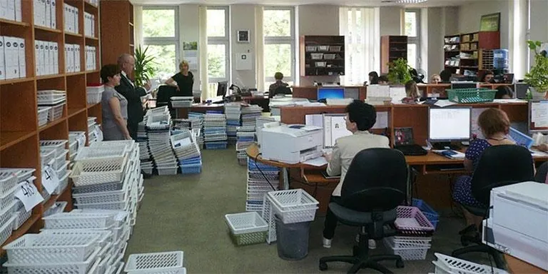 Работники польского консульства во Львове утопают в ходатайствах о визах.