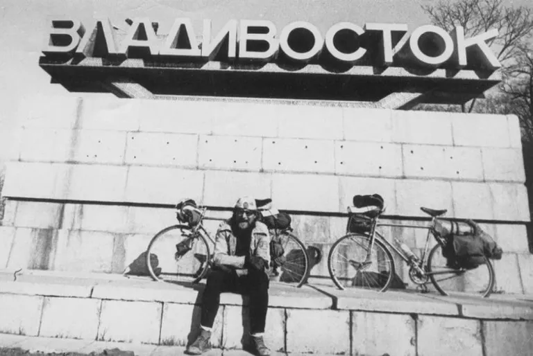 Simboliska brauciena epizode – sasniegta Vladivostokas pilsētas zīme.