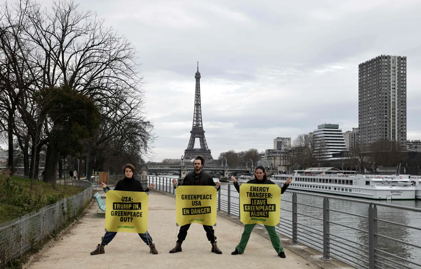 Keskkonnakaitseorganisatsiooni Greenpeace'i prantsuse aktivistid avaldamas Pariisis toetust oma ameerika kolleegidele, kellelt Põhja-Dakota kohus mõistis energiafirma Energy Transfer heaks välja üle 660 miljoni dollari