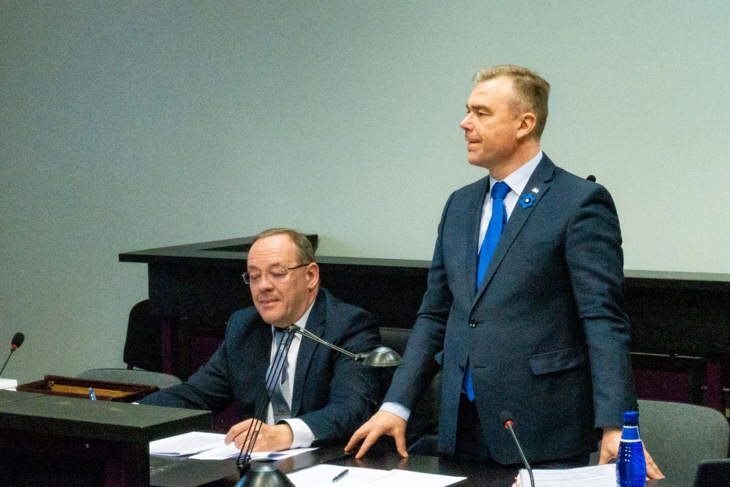 Kaitsja Heldur Otti (vasakul) on veendunud, et prokuratuuril pole tema kliendi Ago Kalmeri väidetava süü kohta tõendi poegagi.