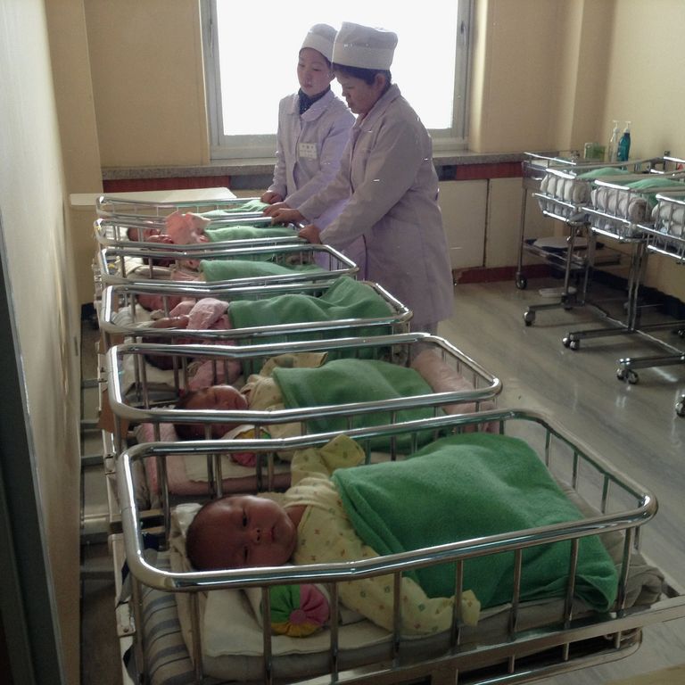 Põhja-Korea medõed Pyongyani sünnitushaiglas imikutega tegelemas. Foto:AP