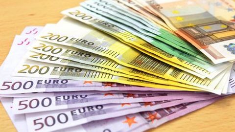 KALLIS RAHA ⟩ Eesti laenas 10-aastaste võlakirjadega raha nelja protsendiga