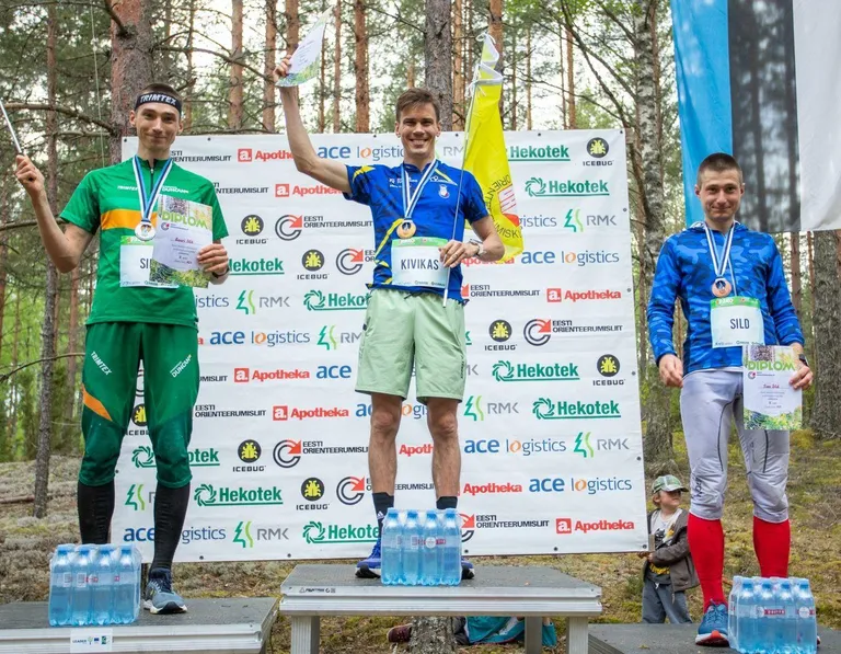 Meeste põhiklassis pidid nii Lauri Sild (vasakul) kui Timo Sild tunnistama Kenny Kivikase paremust.