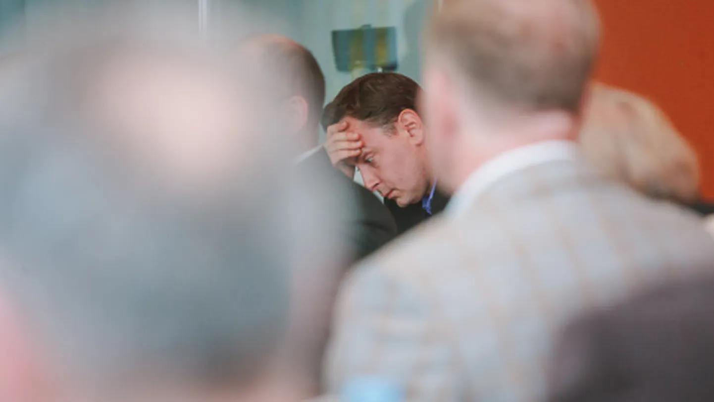 Maksim Volkov valmistus juba nädal aega tagasi Narva linnavolikogu saalis ametist lahkuma, kuid enne uue haridus-, kultuuri- ja spordiküsimustega tegeleva abilinnapea ametisse kinnitamist ei saanud ta seda teha, "kuna see põhjustaks linnavalitsusele otsuste vastuvõtmisel raskusi".