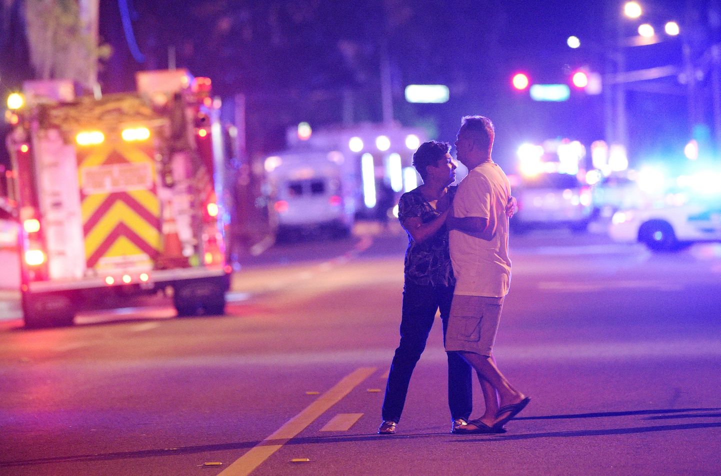 В гей-клубе Орландо произошел массовый расстрел людей. Погибло 50 человек.