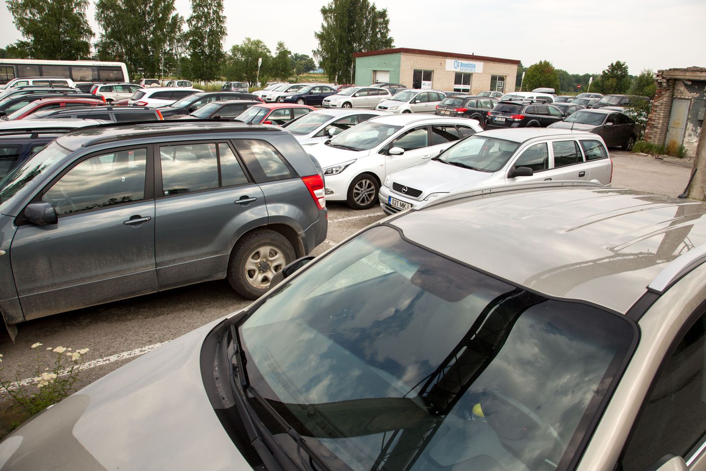 Festivali korraldate hinnangul on on tavapäraselt Pärnus parkimiskohti 5000 autole, Weekend Festival Baltic suurendab nõudlust 10 000 parkimiskoha järele.