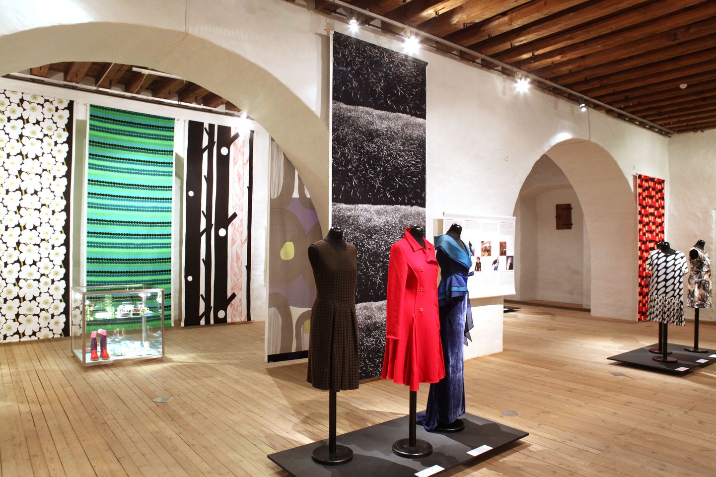 Tarbekunstimuuseumis avati näitus «Marimekko. Disain. Soome», mis jääb avatuks aprilli lõpuni