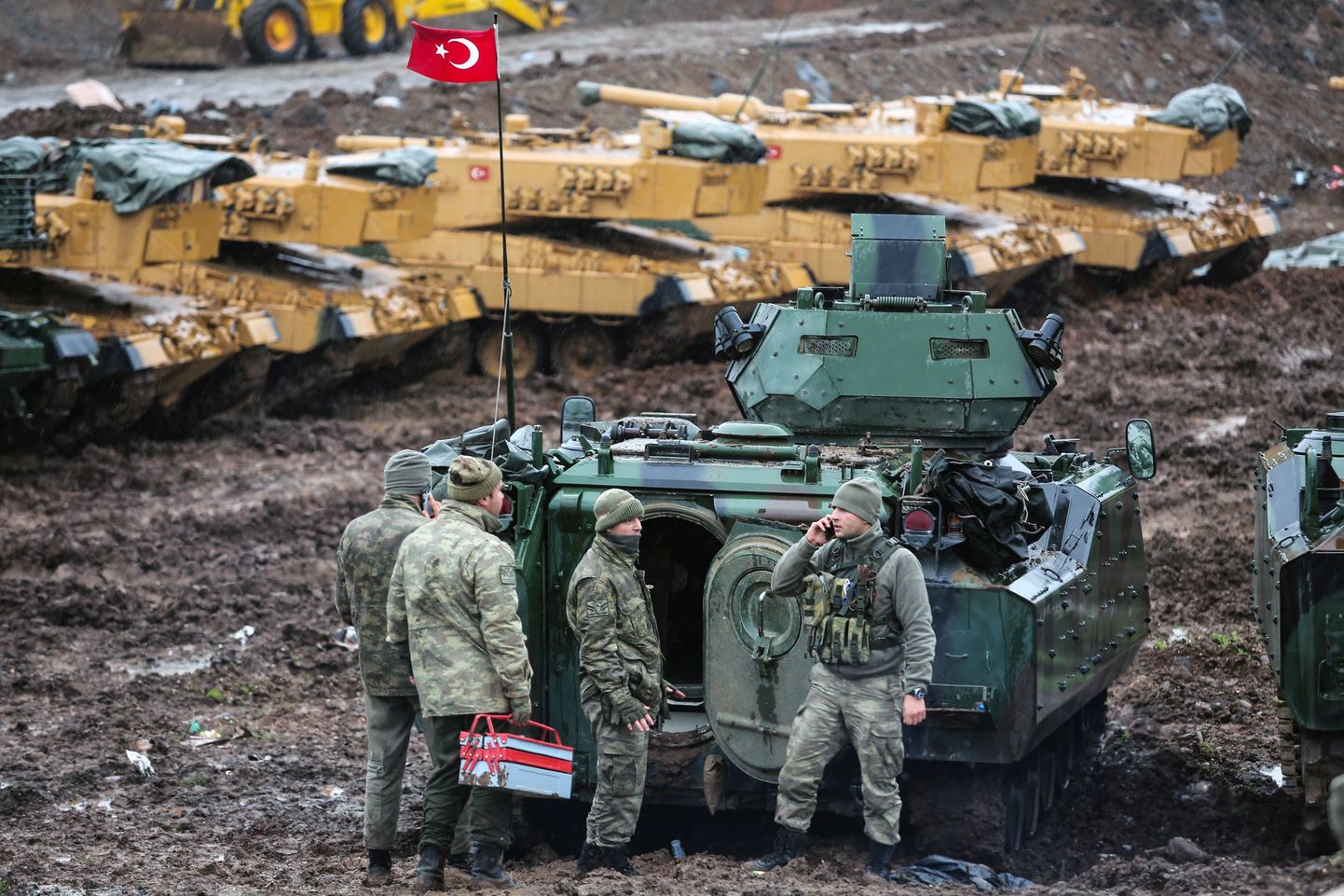 Eelmise nädala laupäeval alustas Türgi Süürias operatsiooni Oliivioks, mis on suunatud kurdide vastu. Türgi poolel võitlevad Ankara-meelsed Süüria mässulised, kellele tuletoetust pakutakse. Türgi president Recep Tayyip Erdogan ähvardas Süürias toimuva operatsiooni laiendamisega.