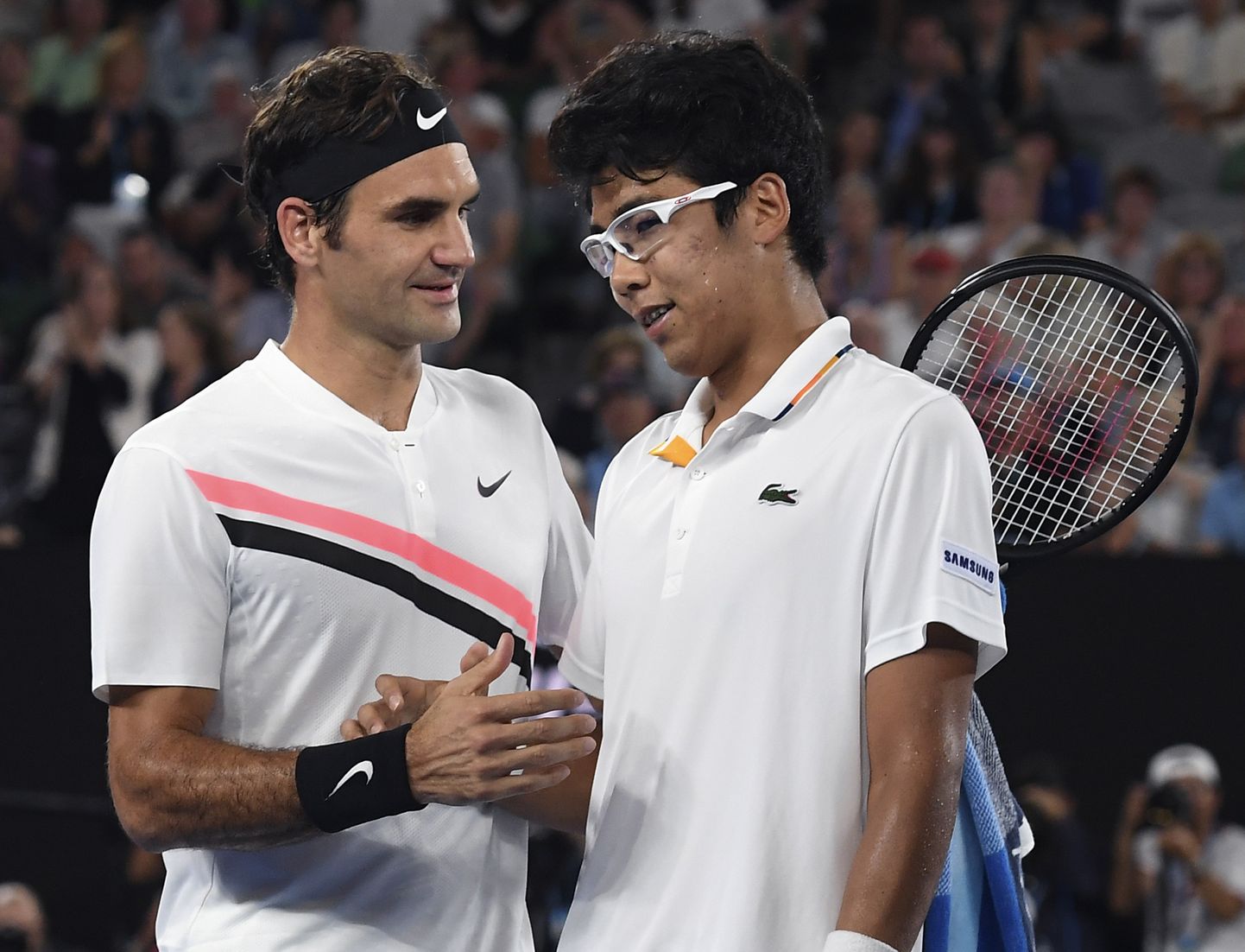Roger Federer lohutab Hyeon Chungi, kes pidi andma Austraalia lahtiste poolfinaalis loobumisvõidu.