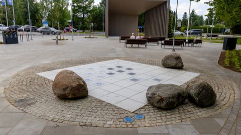 GALERII ⟩ Üle 615 000 euro maksma läinud uuel Paikuse keskväljakul on ilmnenud probleemid